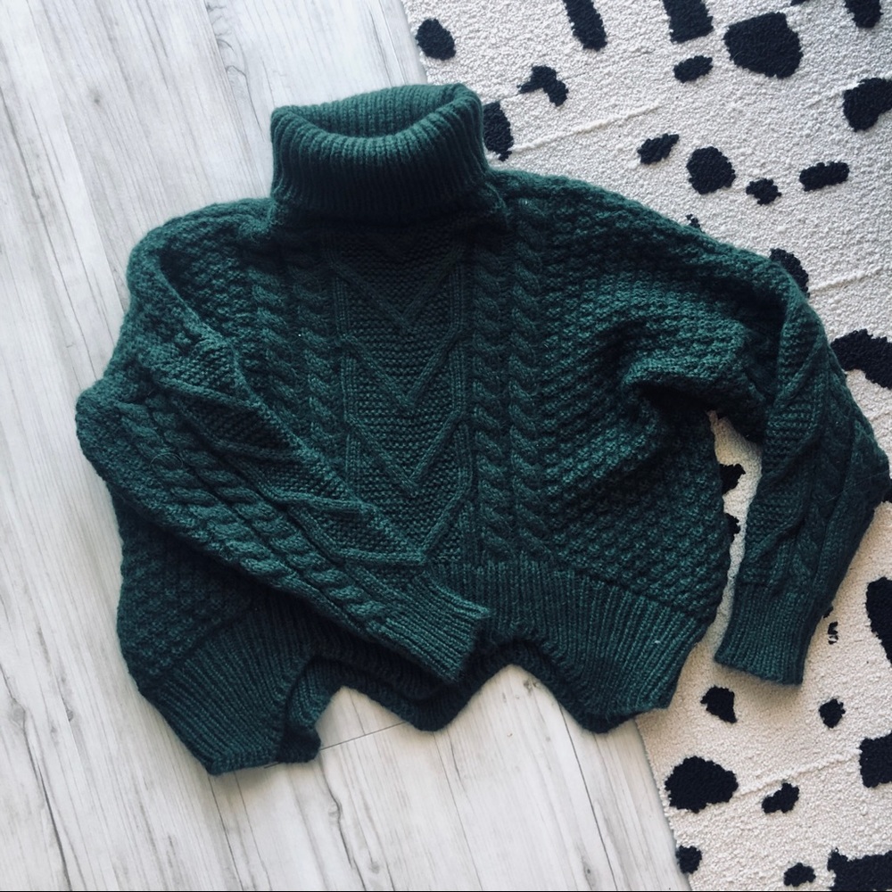 Cropped turtleneck